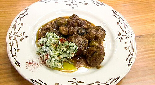 Cordero estofado con aceitunas