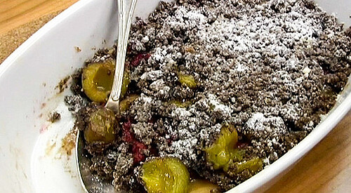 Crumble de cacahuete y frutas rojas
