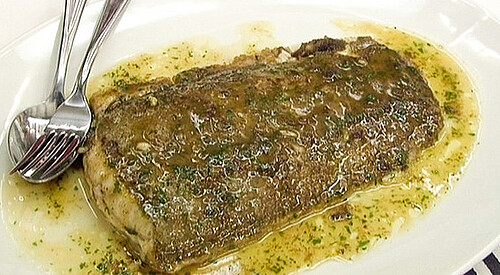 Merluza en salsa verde con almejas y kokotxas