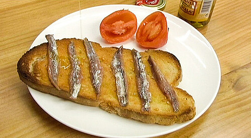 Pan tumaca con anchoas