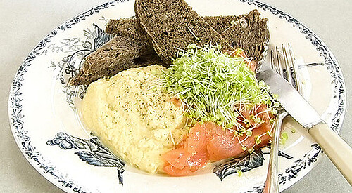 Huevos revueltos con salmón