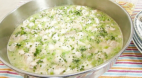 Kokotxas de bacalao con guisantes