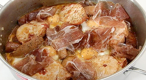 Huevos al salmorejo