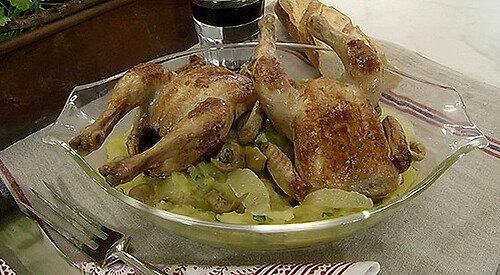 Picantón asado con patatas aplastadas