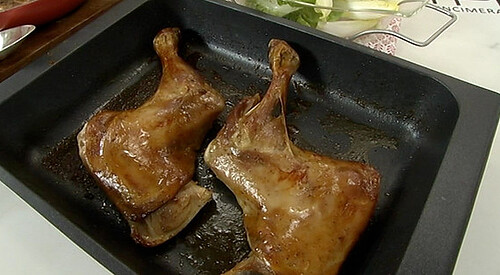 Paletilla asada con graten de acelgas