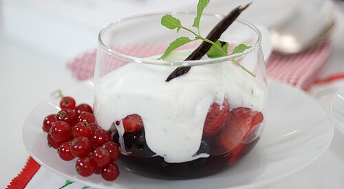Frutas rojas con chantilly “ligero”
