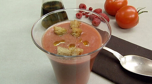 Sopa fría de tomate y frutos rojos