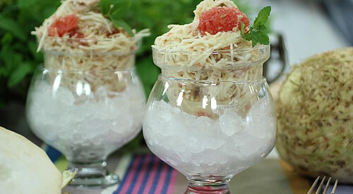 Ensalada de apionabo, pomelo y menta