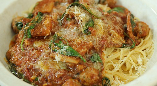 Pasta con ragú de albóndigas