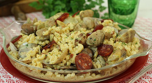 Pasta con almejas y chorizo