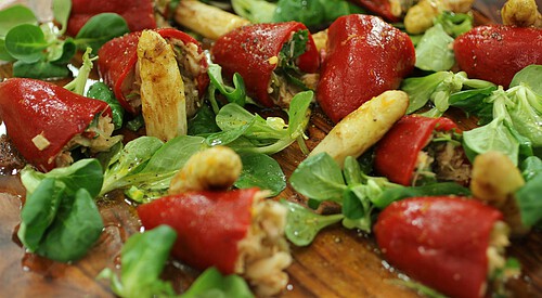 Ensalada “rellena” de espárragos de Navarra y pimientos