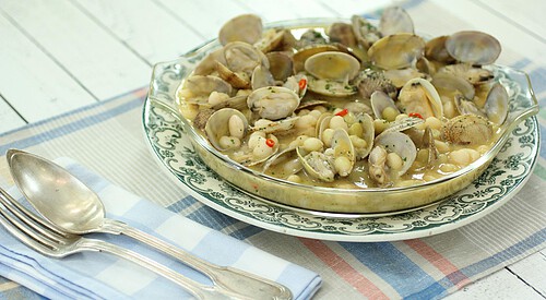 Alubias “pochas” con almejillas