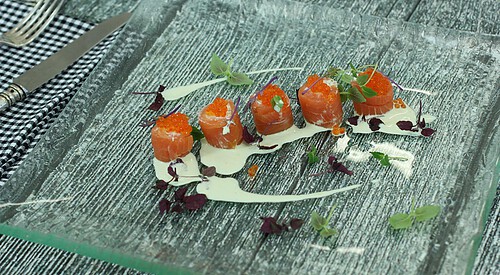 Pincho de salmón relleno de queso y pepino
