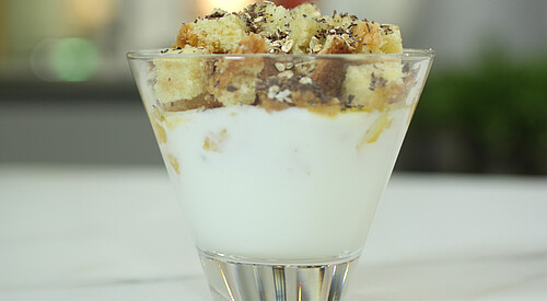 Vasos de yogur plátano y mango