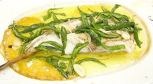 Rape al horno con refrito de pimiento verde