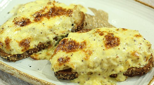 Tostada de queso y jamón