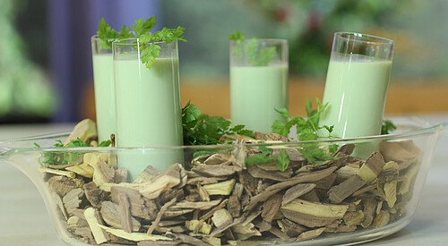 Crema de quesitos y hierbas para beber
