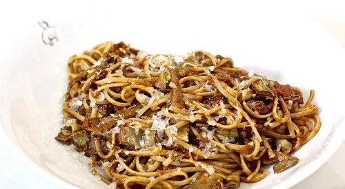 Pasta con alcachofas y pimentón
