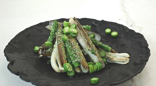 Navajas con mantequilla de perejil