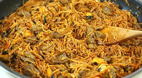 Fideos con costilla y mejillones