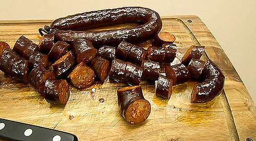 Chorizos al vino tinto