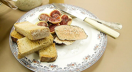 Foie gras frío al vino tinto