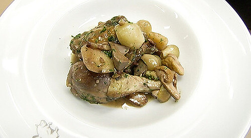 Pollo al vino con hongos