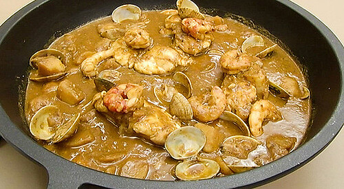 All-i-pebre de rape, langostinos y almejas