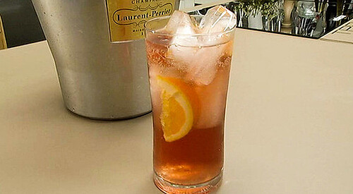 Coctail de mora y licor de mandarina imperial