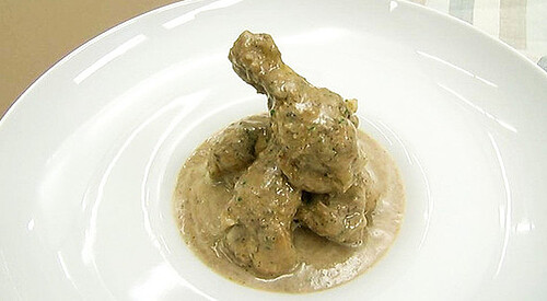 Guiso de alas de pollo y champiñones