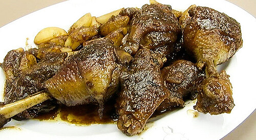 Pitu de caleya con ravioli de sus menudillos
