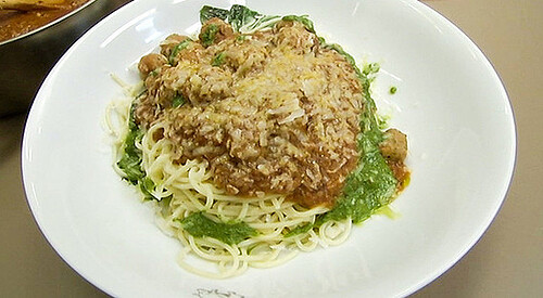 Pasta con ragú de albóndigas