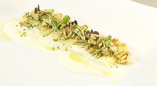 Espárragos blancos con ensalada de xixas