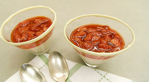 Panacotta de chocolate blanco con fresas