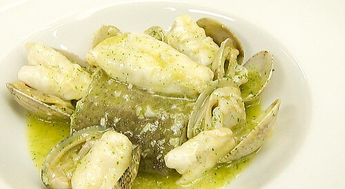 Bacalao con kokotxas y almejas