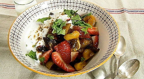 Fruta con yogur y azahar