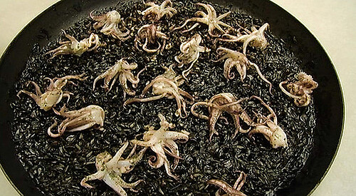 Arroz negro con chipirones