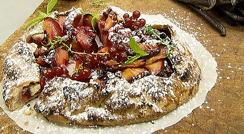 Galette de quinoa, ciruelas y grosellas