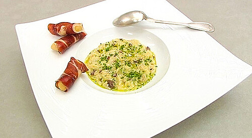 Risotto de pasta con hongos y jamón