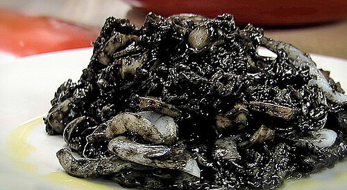 Arroz negro con chipirones
