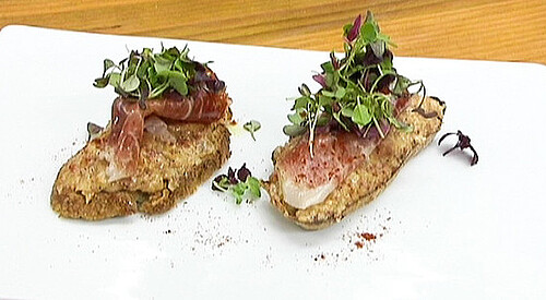 Montadito de pimientos y jamón ibérico
