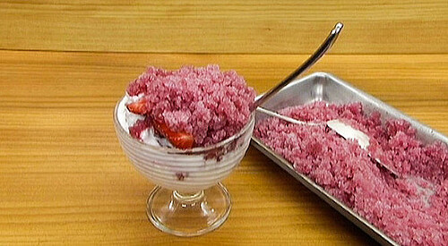 Fresas con helado y granizado