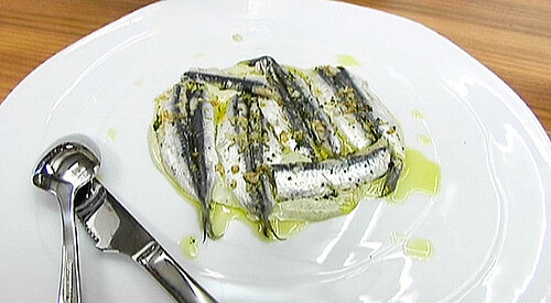 Anchoas marinadas con mahonesa de aceitunas