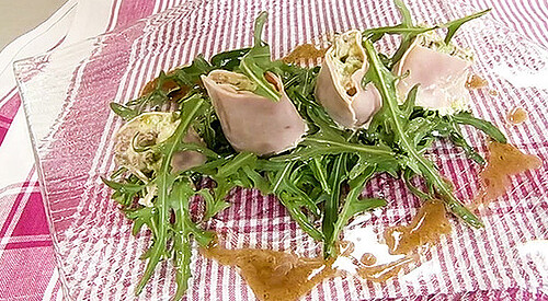 Ensalada de rulos de jamón