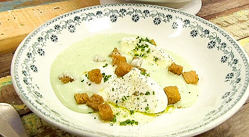 Sopa de pepino y cuajada