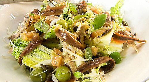 Cogollos con pomelo y anchoas